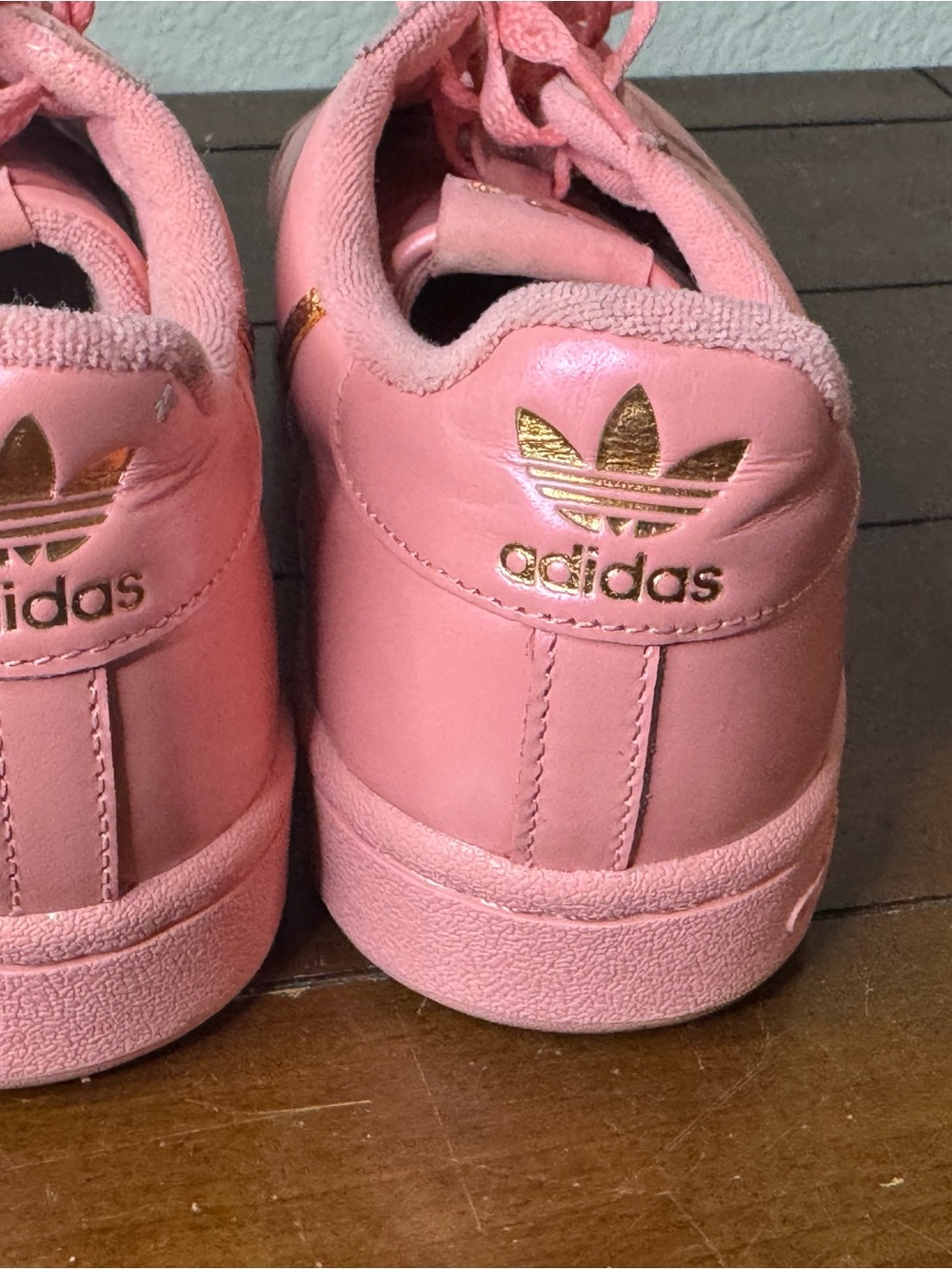 adidas Kids Pink Leather Sneakers with Gold Swoosh - Picture 4 of 7
